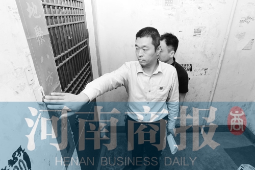 　來(lái)到馬某家，法官被拒之門(mén)外