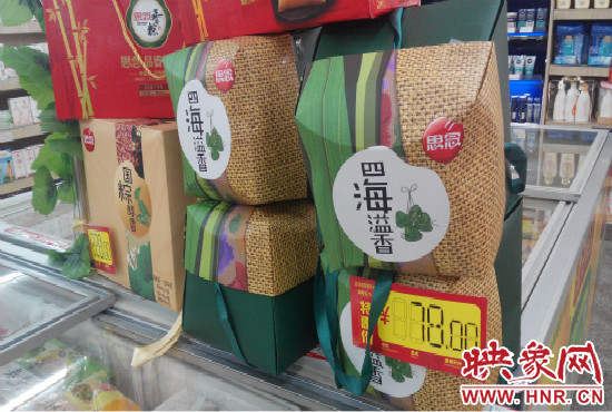今年商場里的散裝、袋裝粽子多了，盒裝粽子的售價也更加親民。