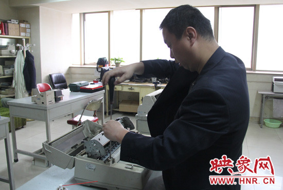 現(xiàn)在的陸涌經(jīng)常被同事成為“治療疑難雜癥的行家”、“大神”