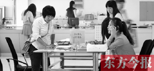 行政審批“瘦身”，不僅提高了行政效率，節(jié)約了行政資源，而且最大限度地方便了群眾