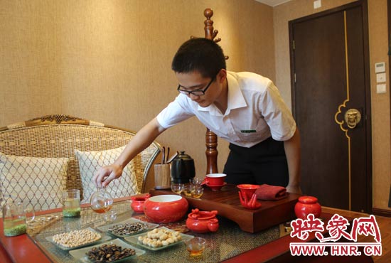 能泡好一杯茶，是李克勤今年夏天最大的收獲。