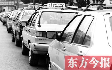 鄭州擬規(guī)定出租車公司不得亂收的哥管理費