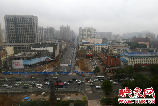 經(jīng)三路下穿金水路隧道工程已經(jīng)開始封閉施工。