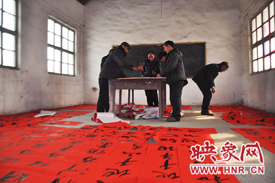 目前已經(jīng)書寫了超過一萬幅春聯(lián)。