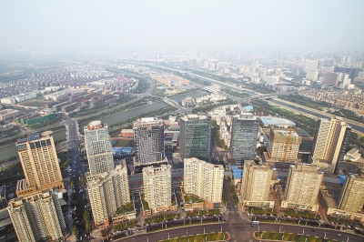 不少網(wǎng)友認(rèn)為，不動產(chǎn)統(tǒng)一登記會使房價下跌。