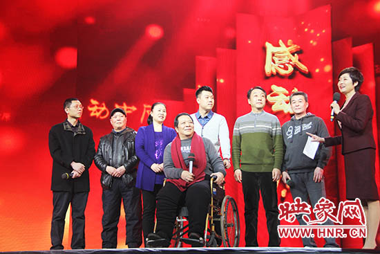 接力照顧高位截癱患者高新海的“隴海大院”愛(ài)心集體鄰居們。