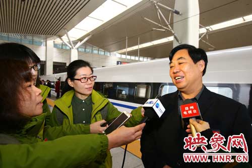 人大代表馬永芳今年帶的26的建議和議案都是關于農村的問題。