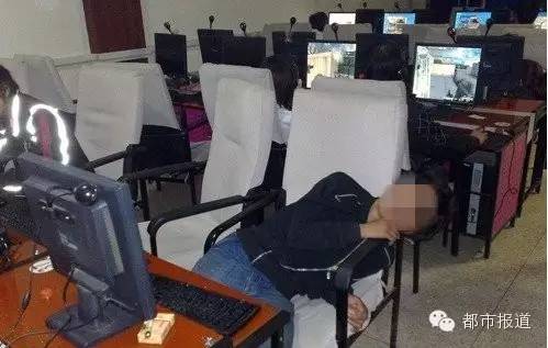 悲??！15歲男孩上網(wǎng)5小時(shí)后猝死，事發(fā)鄭州 | 這些原因可能導(dǎo)致上網(wǎng)猝死，戳...