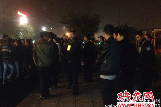 11月1日深夜，鄭州鄭東新區(qū)夜總會(huì)“皇家一號(hào)”被查處。網(wǎng)友供圖