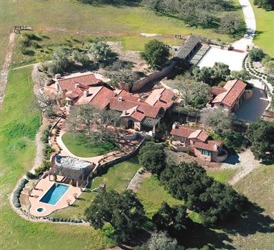 據(jù)稱這就是鄧文迪與布萊爾私會(huì)的“默多克牧場”。