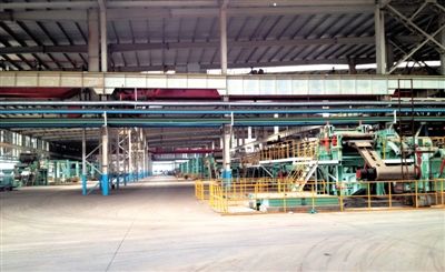 12月4日，三峽全通一個(gè)閑置的車間內(nèi)，落滿厚厚的塵土。