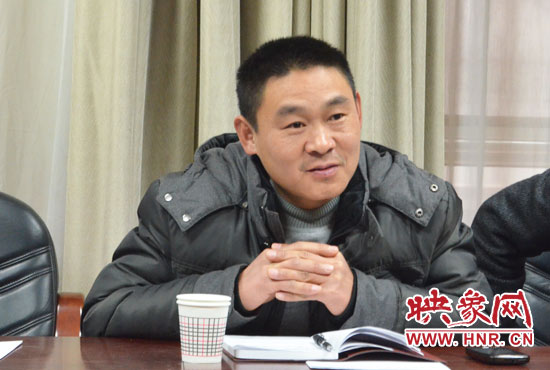 黃齊超老師是一位數(shù)學老師卻很熱愛寫作