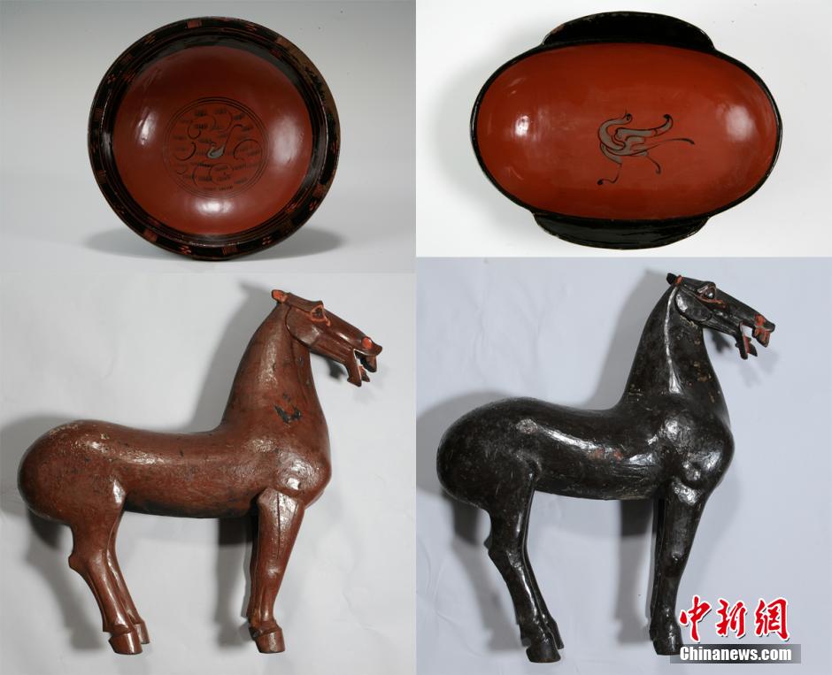 圖為出土漆器240余件，器形有耳杯、奩、幾、盤、盒、俑、馬等。