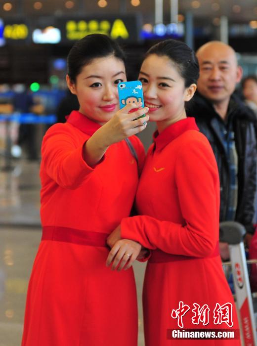 1月23日，機場工作人員在跳“快閃”舞蹈。