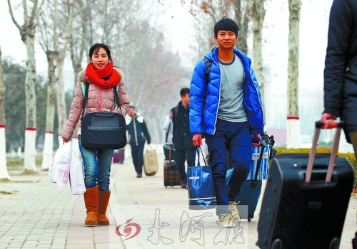 走進(jìn)熟悉的校園，看到熟悉的笑臉，就這樣懷揣著自信和目標(biāo)，迎接明天靠近下一站。