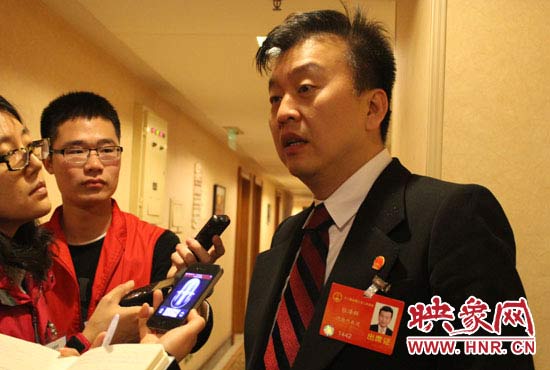 全國人大代表、中央電視臺綜藝頻道節(jié)目組主持人、河南省青聯(lián)榮譽副主席張澤群