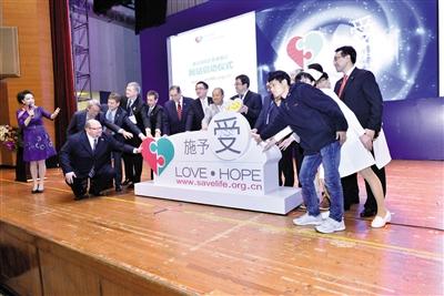 3月19日，中國首個器官捐獻志愿者登記網(wǎng)站（www.savelife.org.cn）正式啟動，器官捐