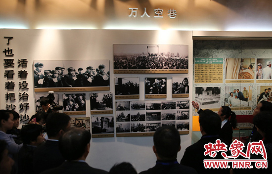 在焦裕祿紀(jì)念館，參觀的人絡(luò)繹不絕，一批批來(lái)自全國(guó)各地的黨員干部前來(lái)學(xué)習(xí)焦裕祿事跡