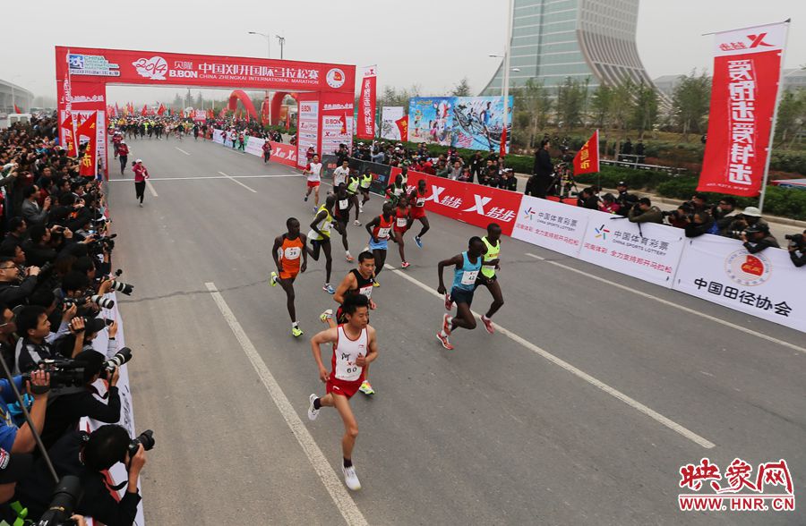 專業(yè)組選手起跑。