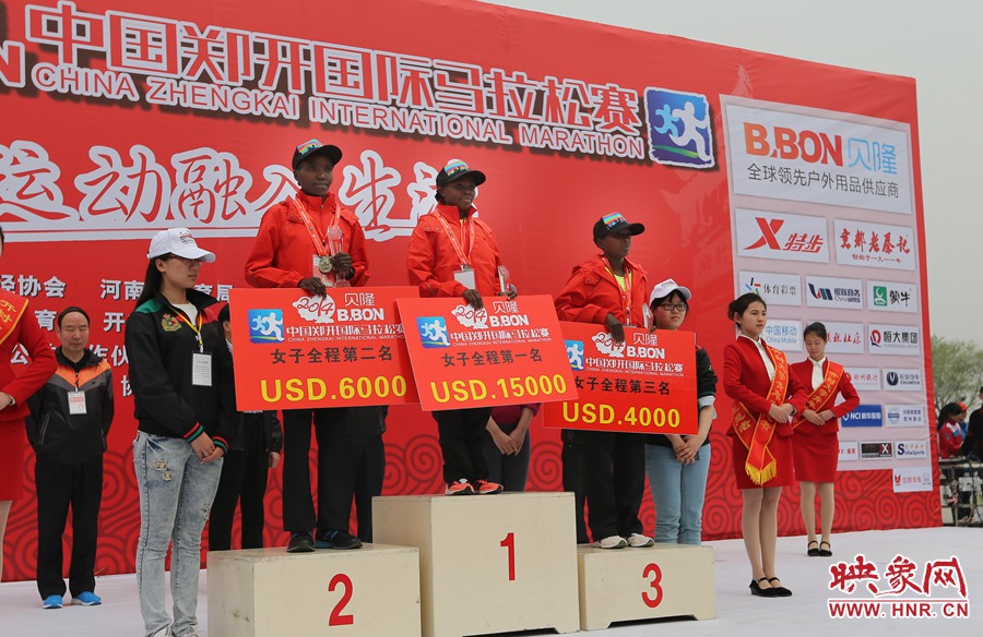 女子全程前三名選手。