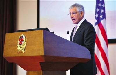 昨日下午，美國(guó)國(guó)防部長(zhǎng)哈格爾在中國(guó)國(guó)防大學(xué)發(fā)表演講。