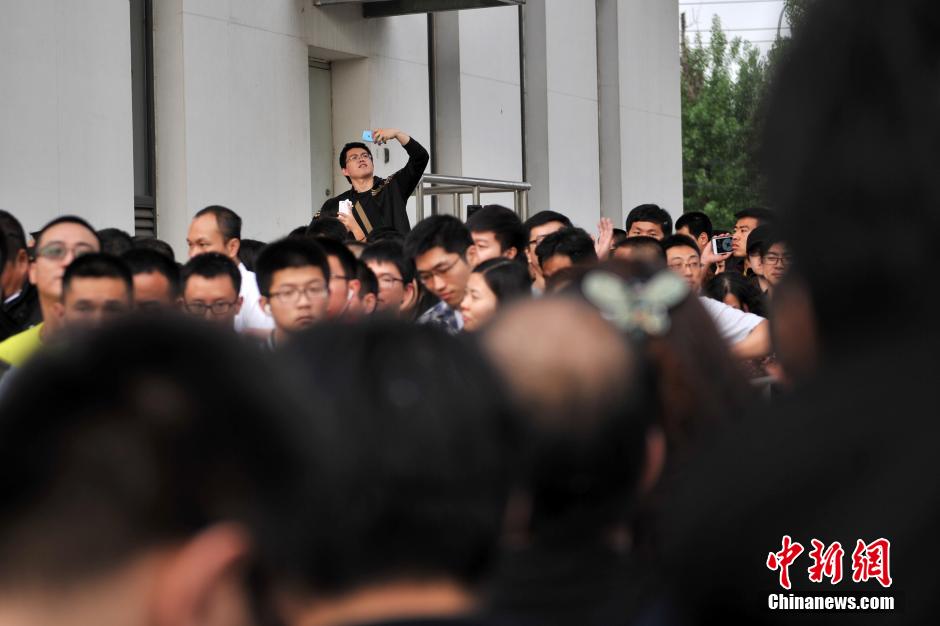 北京車展公眾日首個(gè)周末 地鐵國展站客流破紀(jì)錄 北京車展公眾日首個(gè)周末 地鐵國展站客流破紀(jì)錄