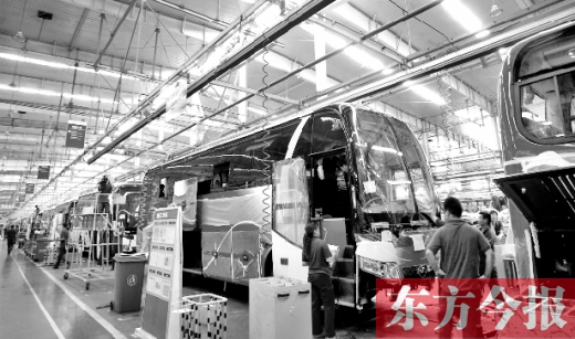 隨著能源和環(huán)保的壓力加大，跟隨國家的產(chǎn)業(yè)風向標，河南汽車產(chǎn)業(yè)也大力發(fā)展電動汽車，力求“彎道超車”。