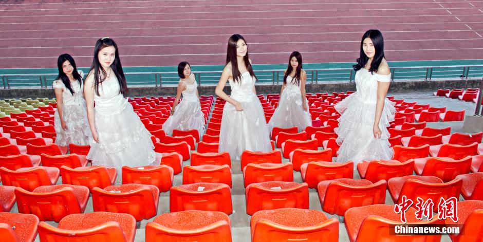 武漢女大學生婚紗畢業(yè)照 靚麗搶鏡 武漢女大學生婚紗畢業(yè)照 靚麗搶鏡