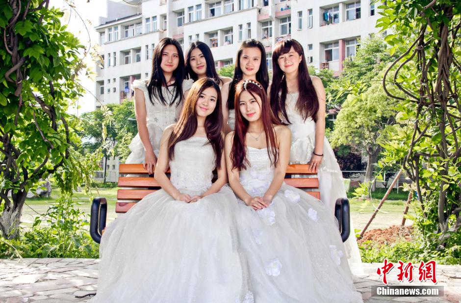 武漢女大學生婚紗畢業(yè)照 靚麗搶鏡 武漢女大學生婚紗畢業(yè)照 靚麗搶鏡