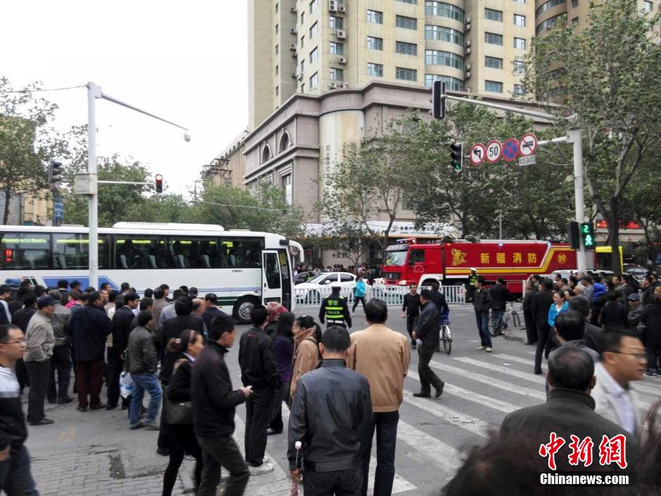 自治區(qū)和烏魯木齊市有關(guān)部門迅速處置，傷員已全部送往醫(yī)院救治。