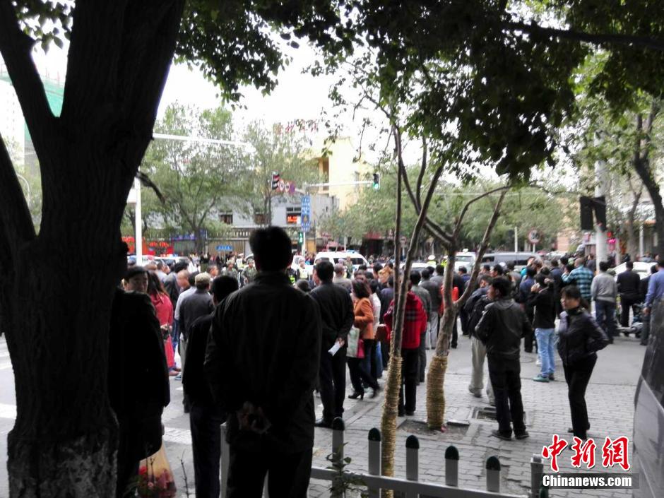 自治區(qū)和烏魯木齊市有關(guān)部門迅速處置，傷員已全部送往醫(yī)院救治。