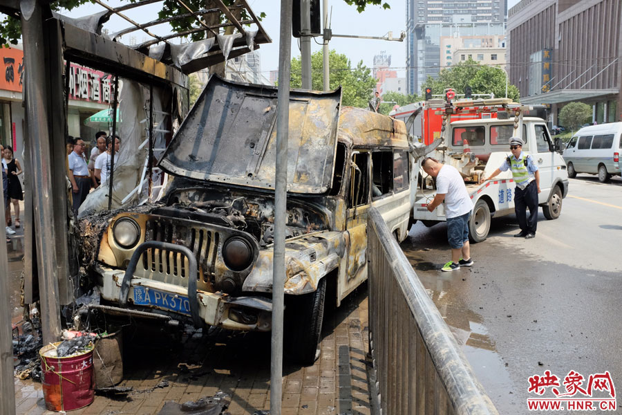 吉普車燒毀嚴重，基本報廢。