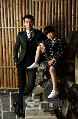 張亮與天天拍寫(xiě)真