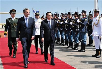 　6月19日，國務(wù)院總理李克強乘專機抵達雅典國際機場，開始對希臘進行正式訪問。