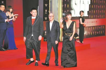 　　《勝利》劇組走紅毯，只可惜黃海波未能參加。