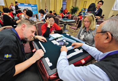 2012年10月28日，重慶，“第三屆世界麻將錦標(biāo)賽”拉開戰(zhàn)幕，不少國外選手前來參賽。