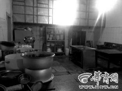 李小龍平時(shí)工作的地方 記者 王輝/攝 李小龍平時(shí)工作的地方 記者 王輝/攝