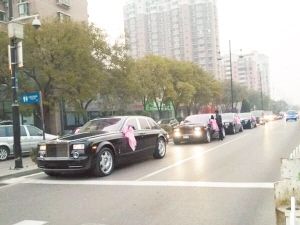 豪華婚禮車隊。(網友供圖)