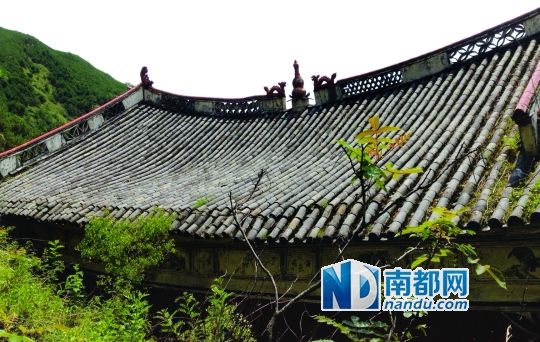 　照光寺在致歉微博中稱，該寺位于蒼山之上，年久失修，且沒(méi)有防火通道。