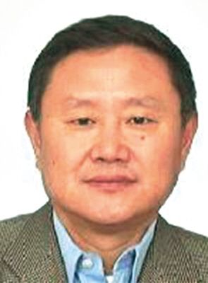 胡奉憲 現(xiàn)年60歲，外逃前任四川韻律實(shí)業(yè)發(fā)展公司總經(jīng)理、董事長(zhǎng)，2009年11月逃往美國(guó)或澳大利亞。