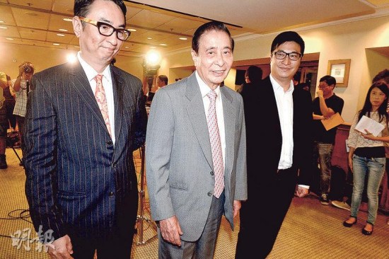 四叔李兆基（中）、長(zhǎng)子李家杰（左）及次子李家誠(chéng)