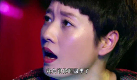 你看，無論是同事或者夫妻的關(guān)系，你看不到什么愛情，只有赤裸裸的相互利用，一如赤裸裸的肉欲需求。而當(dāng)兩個(gè)人解決問題的方式，就是無視商業(yè)規(guī)則甚至法律，用無下限的叢林攻擊去掃平障礙。