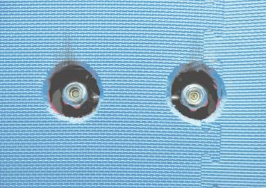 廁所內(nèi)所有的水龍頭開關(guān)都進行了軟包。