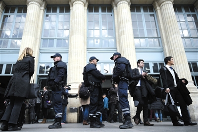 法國(guó)巴黎，警方加強(qiáng)安保工作。圖/CFP