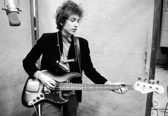 此處外事兒(微信ID：xjb-waishier)要替一個(gè)人心疼10秒鐘——自2009年以來連續(xù)八年被視為諾貝爾文學(xué)獎(jiǎng)熱門人選的日本作家村上春樹。