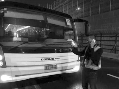 事發(fā)擺渡車。網(wǎng)絡(luò)圖片