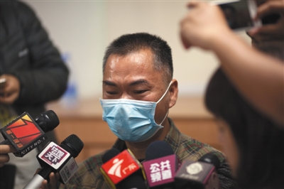 昨日，深圳，羅一笑的父親羅爾接受媒體采訪。圖/視覺中國