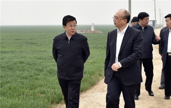 4月3日至4日，河北省委書記、省人大常委會(huì)主任趙克志，省委副書記、省政府黨組書記許勤在雄安新區(qū)調(diào)研。這是趙克志、許勤4日實(shí)地察看雄安新區(qū)核心區(qū)概貌。 圖片來源：河北新聞網(wǎng)