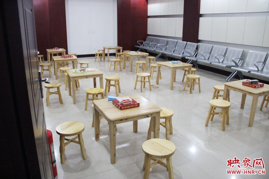 中原區(qū)人防納涼場所（桐柏路與中原路交叉口），內(nèi)部環(huán)境干凈整潔。