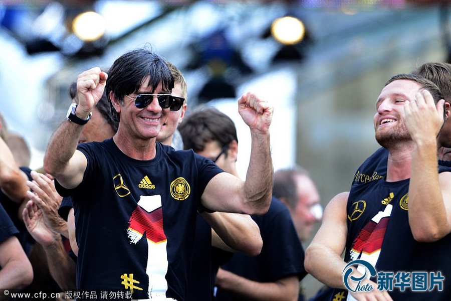 當(dāng)?shù)貢r(shí)間2014年7月15日，德國柏林，德國隊(duì)歸國舉行奪冠巡游